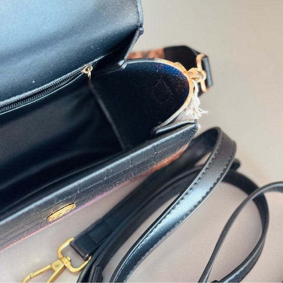 Hand Painted Artsy Purse w/ Detachable Crossbody Strap - Picture 6 of 11